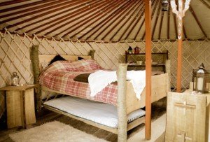 grey-willow-yurts-bed-2-574x389