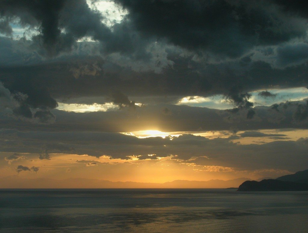cloudy-sunset-over-the-italian-sea-elba-1394273