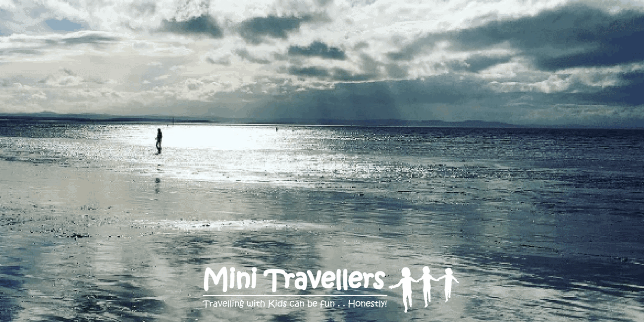 5 Last Minute Present Ideas for the Travel Obsessed Man www.minitravellers.com