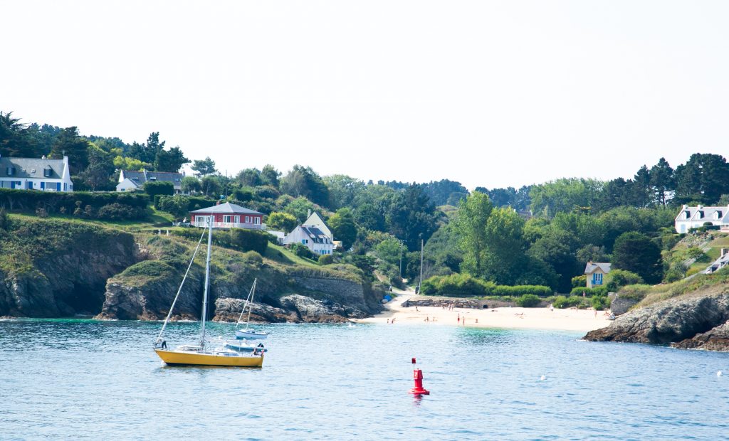 6 Stunning Beaches in Belle-Île off the coast of Brittany www.minitravellers.co.uk