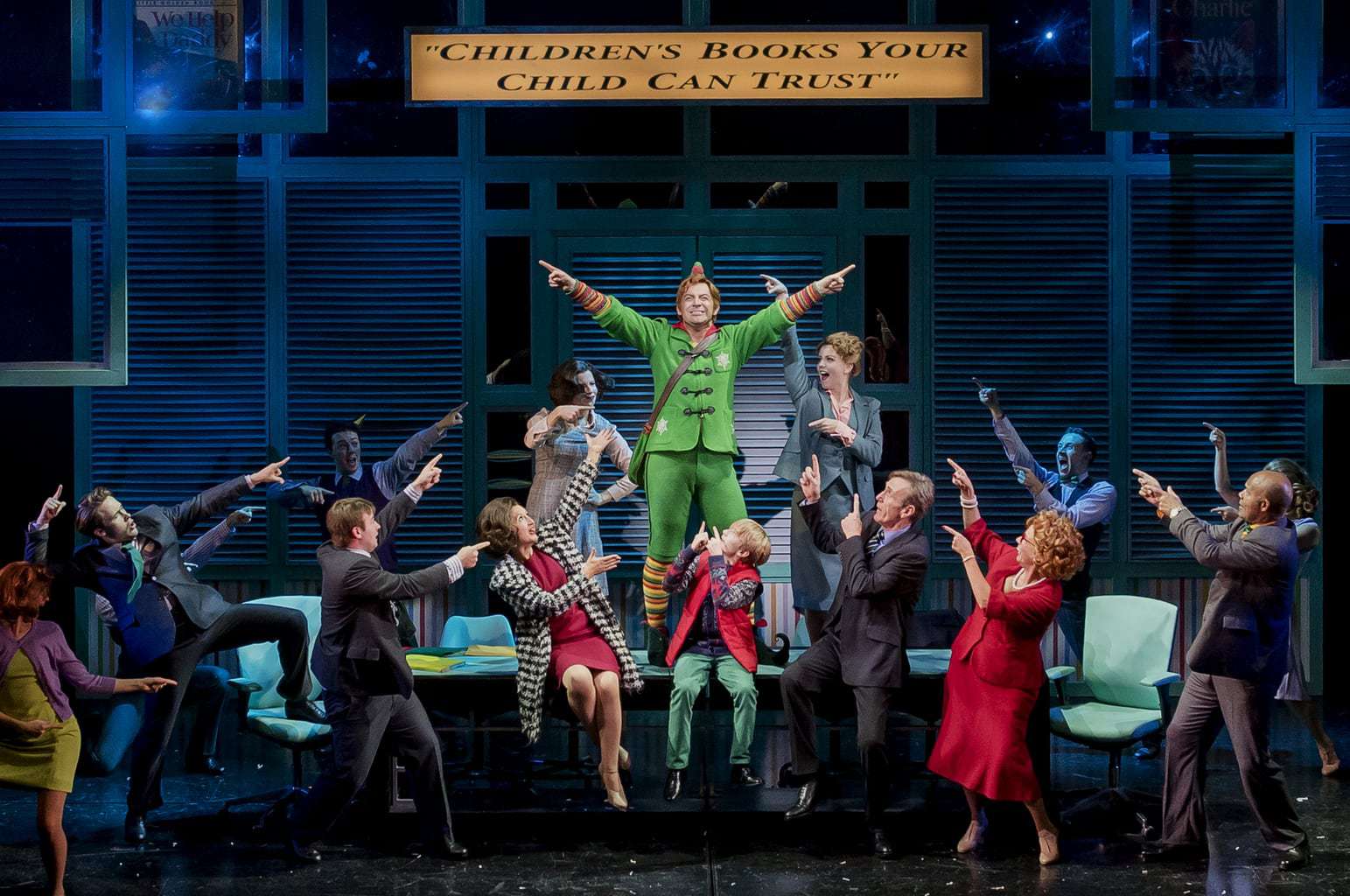 Review | Elf The Musical at The Lowry, Salford www.minitravellers.co.uk