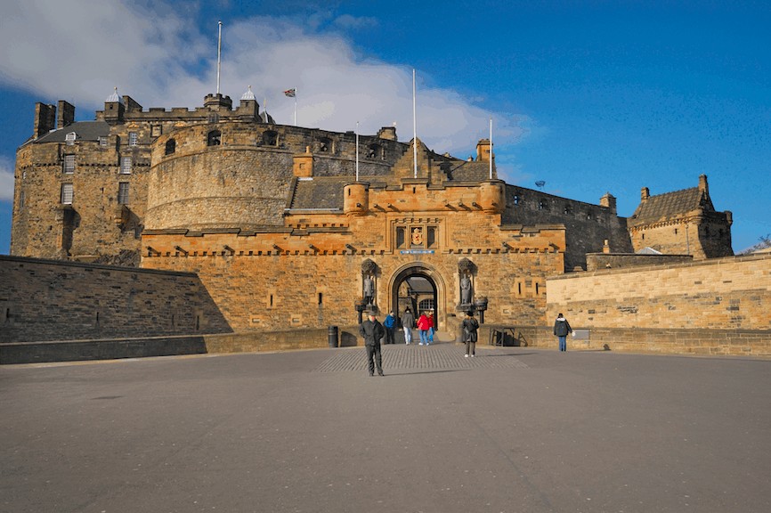 Visiting Edinburgh Castle as part of the 7 Places to Visit on a Family City Break in Edinburgh www.minitravellers.co.uk