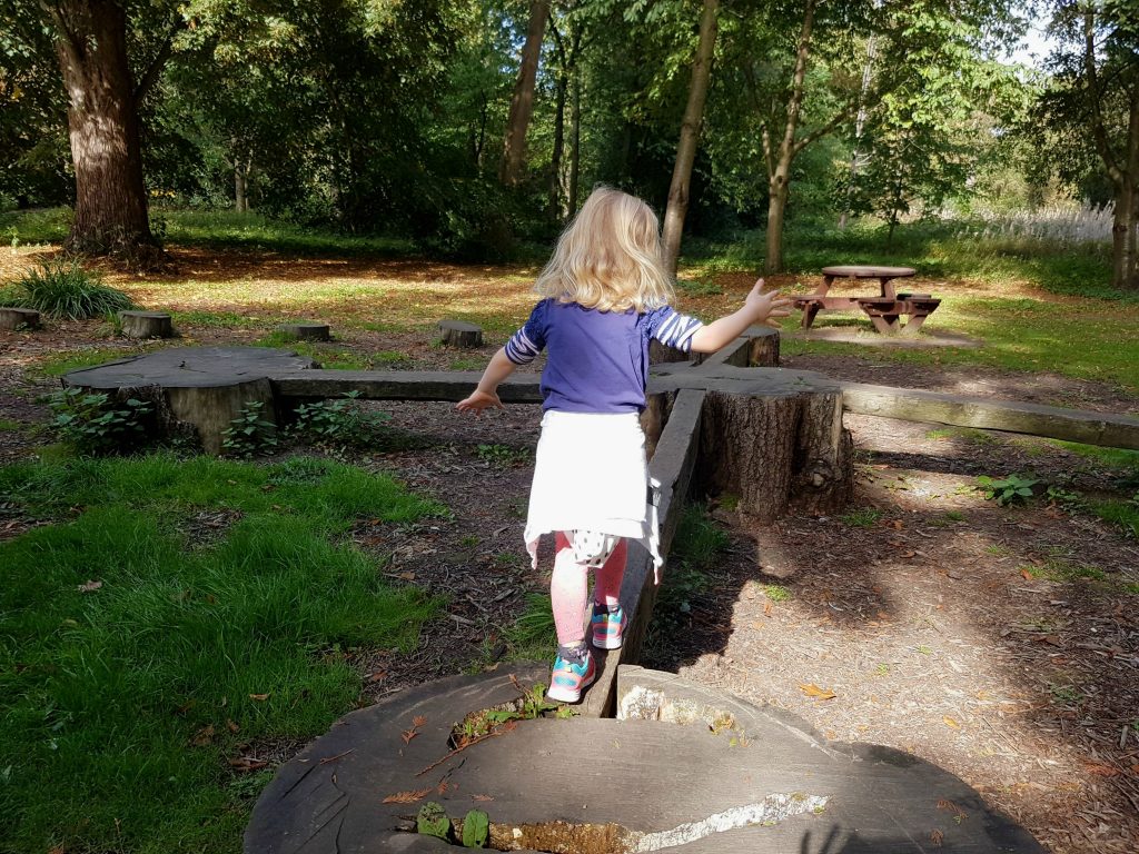 https://www.mummytravels.com/2015/11/09/play-trail-at-osterley-park-national-trust/