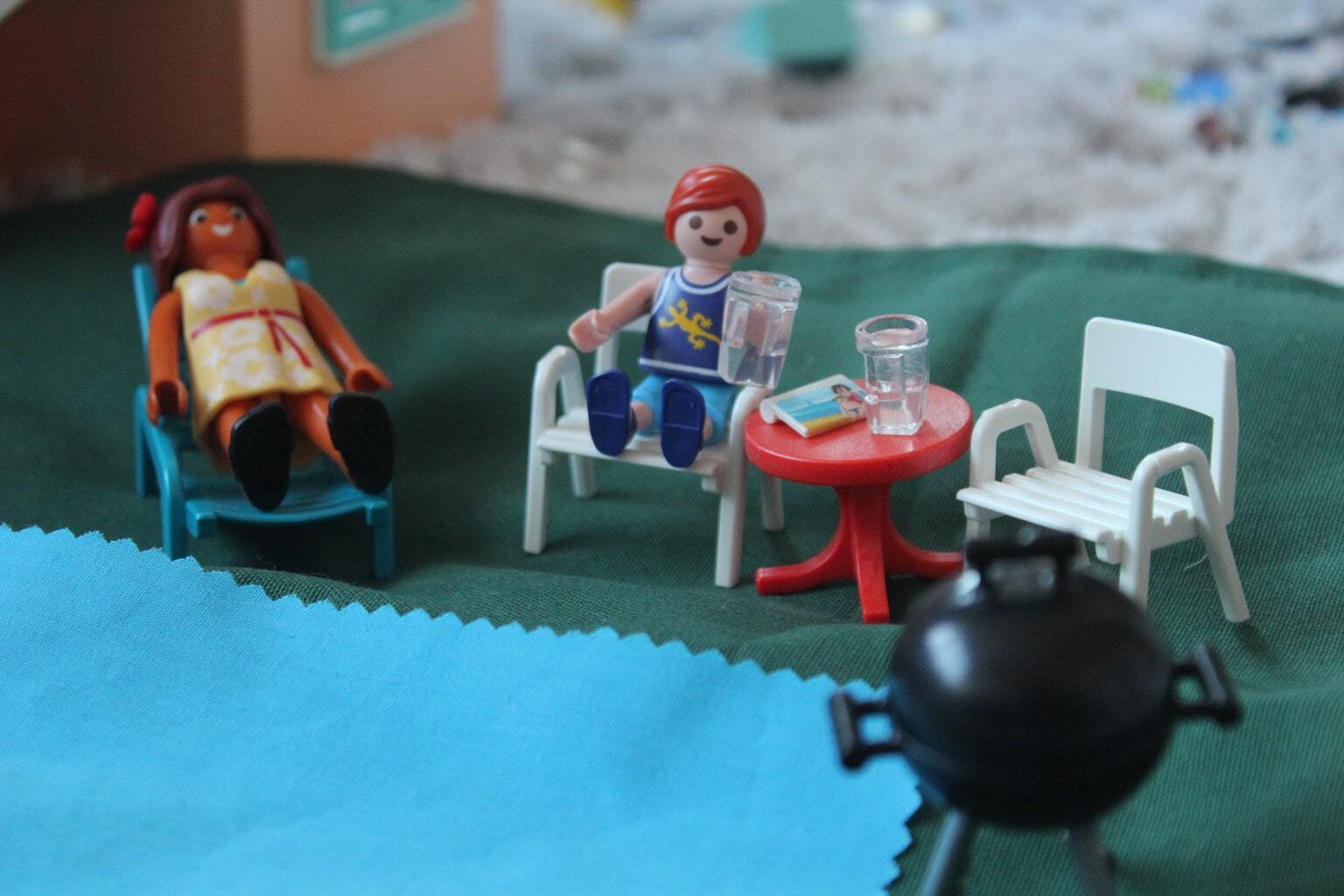 Review | Playmobil Summer Villa and travel sized Carry Cases!