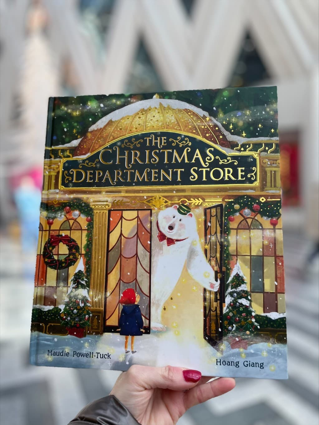 The Christmas Department Store – Maudie Powell-Tuck (author), Hoang Giang (illustrator), Little Tiger Press Ltd (publisher)