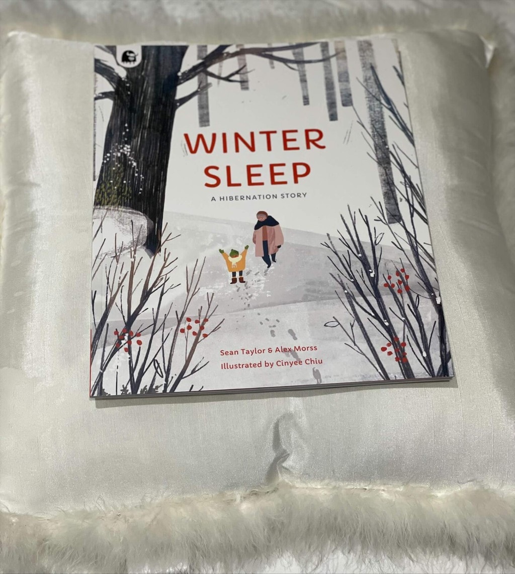 Winter Sleep – A Hibernation Story – Sean Taylor and Alex Morss (authors), Cinyee Chiu (illustrator), Happy Yak (Quarto Group) (publisher)