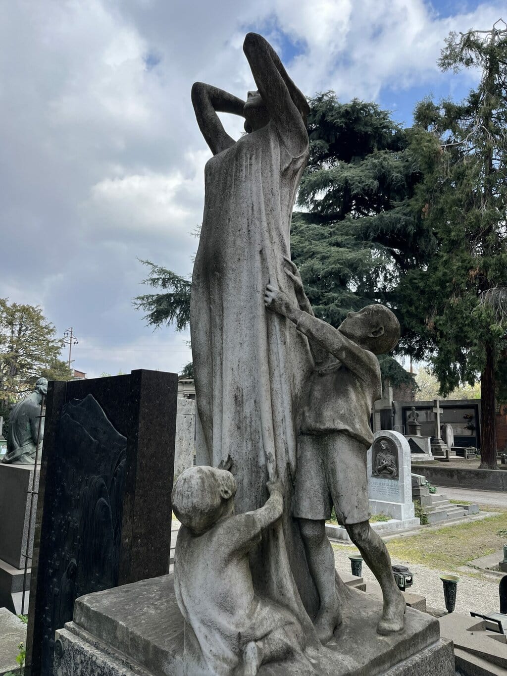 Monumental Cemetery with Kids