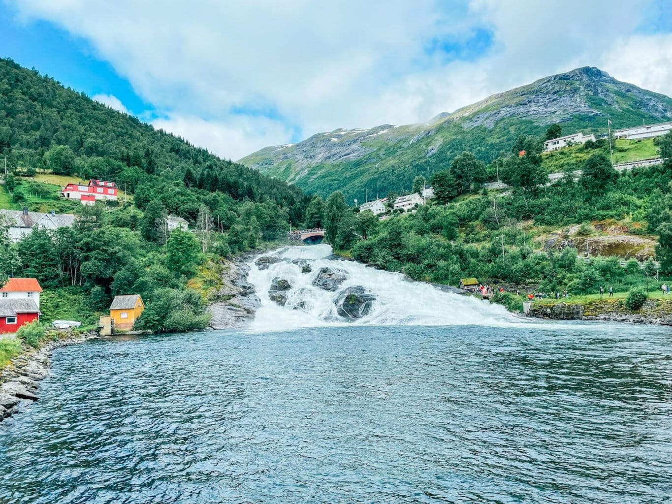 Credit Cruising For All, Ireland or Norway: Which Country in Northern Europe Should You Visit?