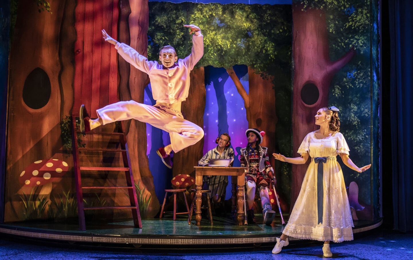 Peter Pan Goes Wrong Review | Liverpool Empire